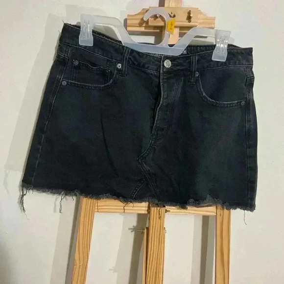 American Eagle Outfitters mini skirt, black distressed size 12 ￼ - Picture 1 of 7